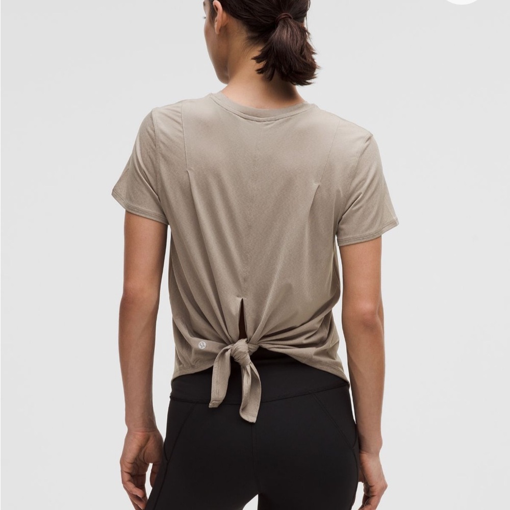 Lululemon Lightweight Split-Back Training T-Shirt - image 2